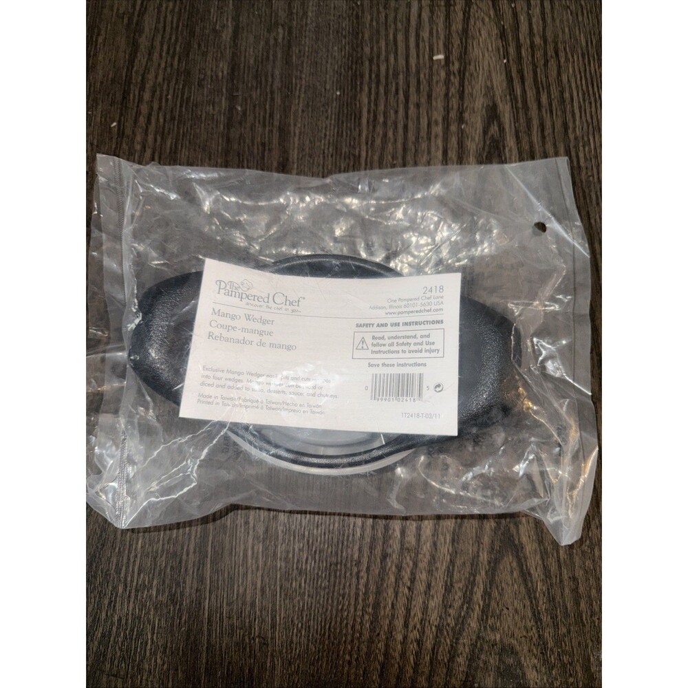 New Pampered Chef Mango Wedger 2418 Sealed Slicer Cutter With Cover